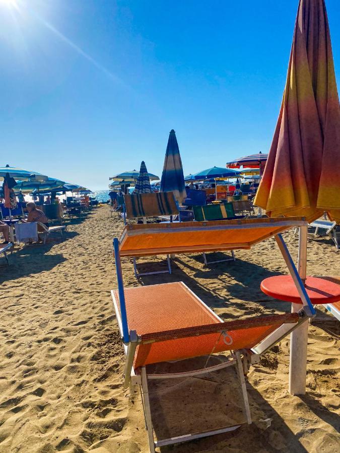 Te Bujtina Hotel- Cozy Stay With Traditional Breakfast Near Beach Golem  Eksteriør bilde