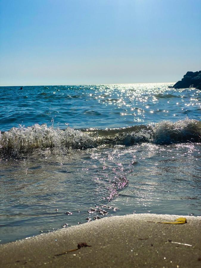 Te Bujtina Hotel- Cozy Stay With Traditional Breakfast Near Beach Golem  Eksteriør bilde