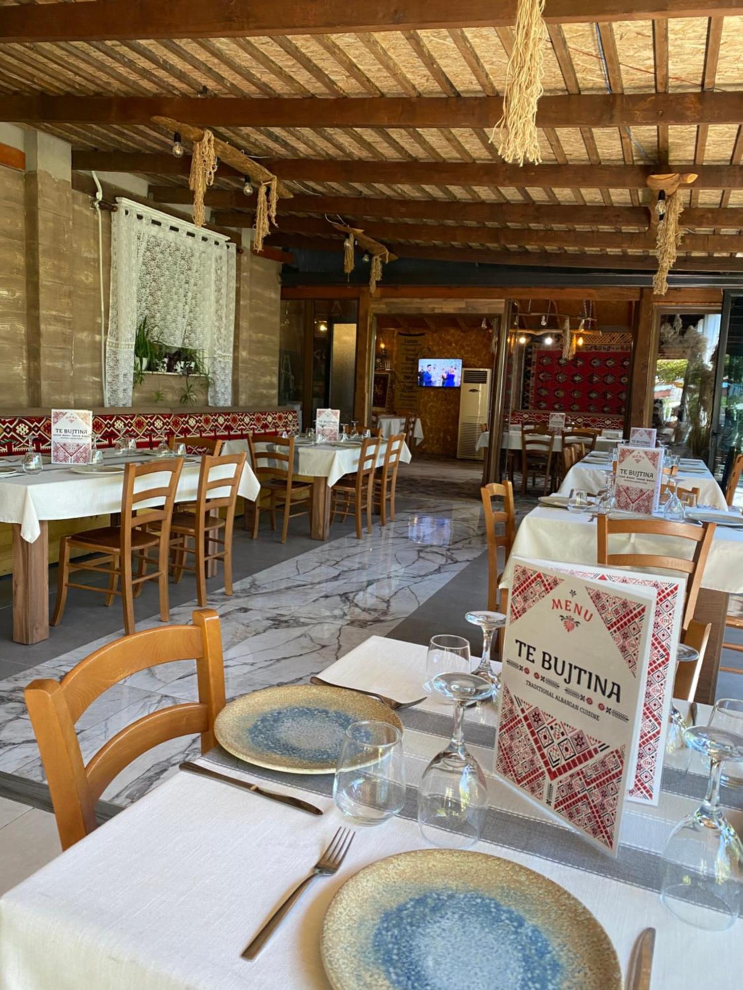 Te Bujtina Hotel- Cozy Stay With Traditional Breakfast Near Beach Golem  Eksteriør bilde