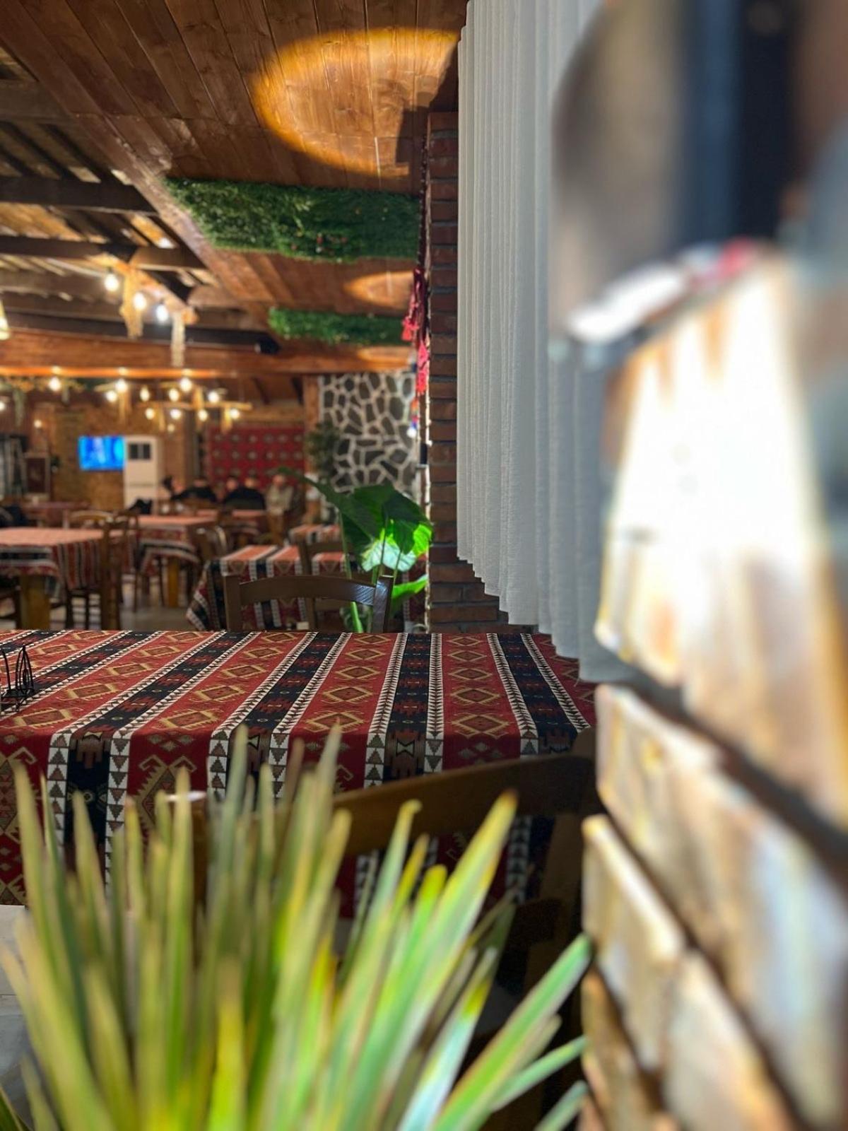 Te Bujtina Hotel- Cozy Stay With Traditional Breakfast Near Beach Golem  Eksteriør bilde