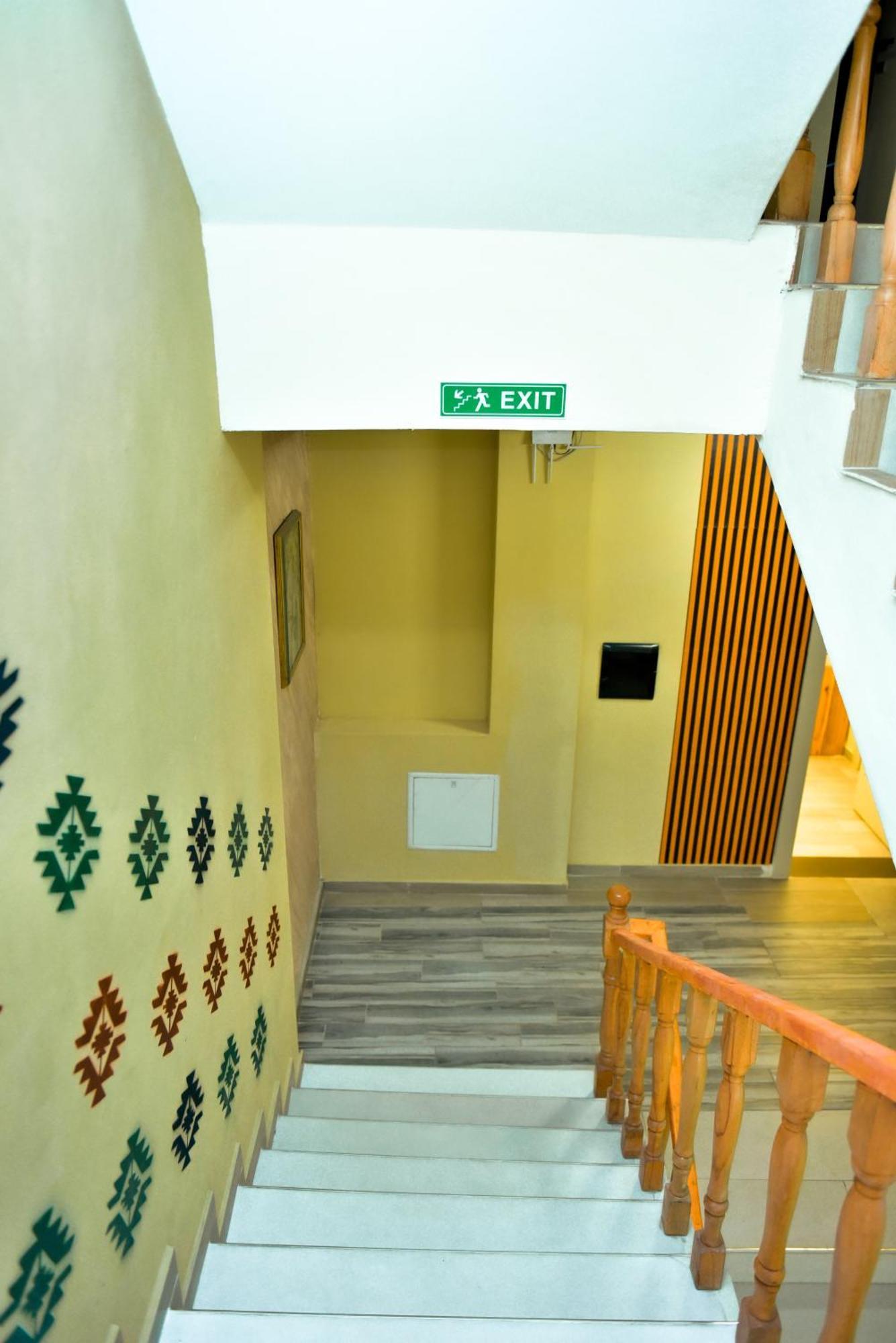Te Bujtina Hotel- Cozy Stay With Traditional Breakfast Near Beach Golem  Eksteriør bilde