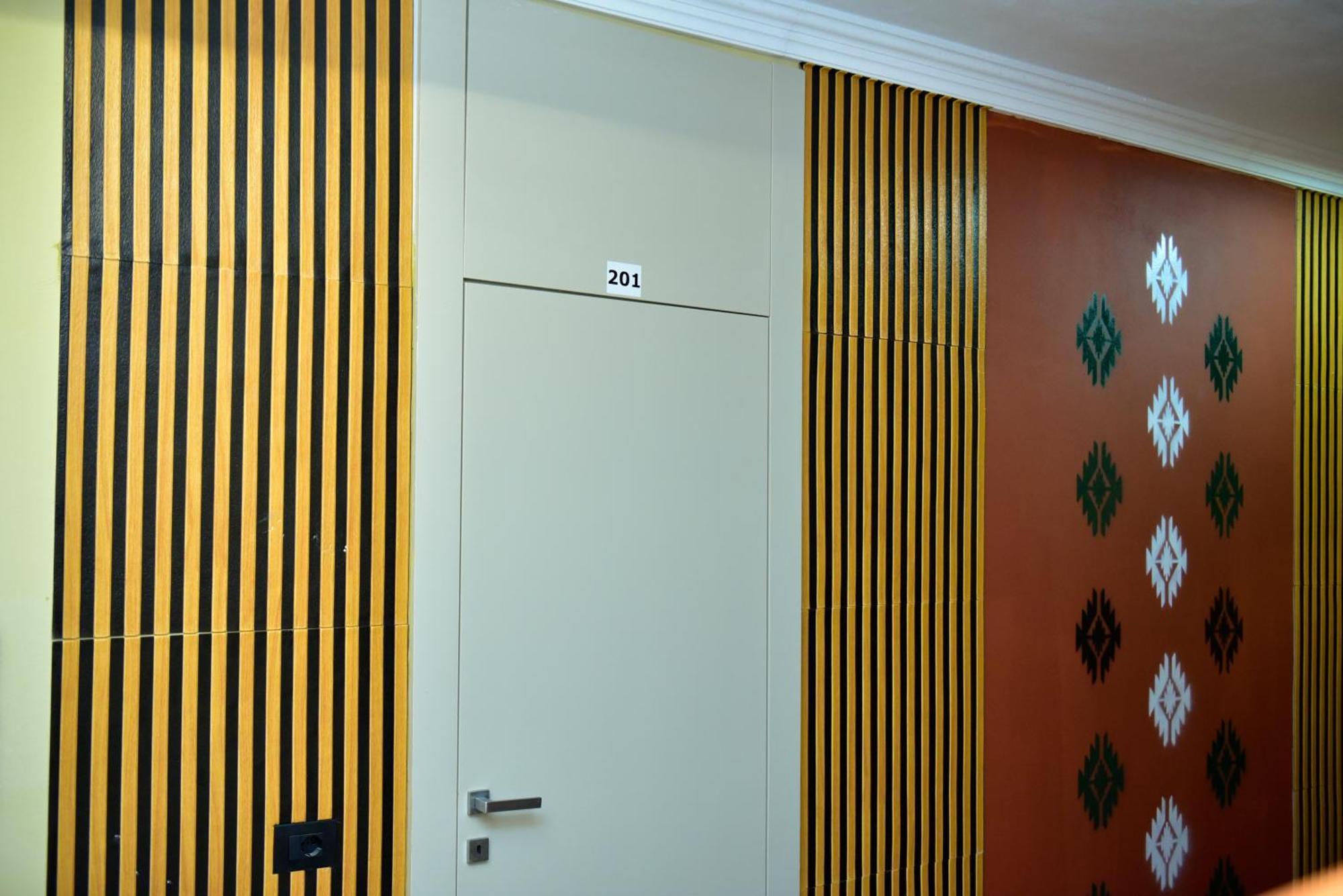 Te Bujtina Hotel- Cozy Stay With Traditional Breakfast Near Beach Golem  Eksteriør bilde