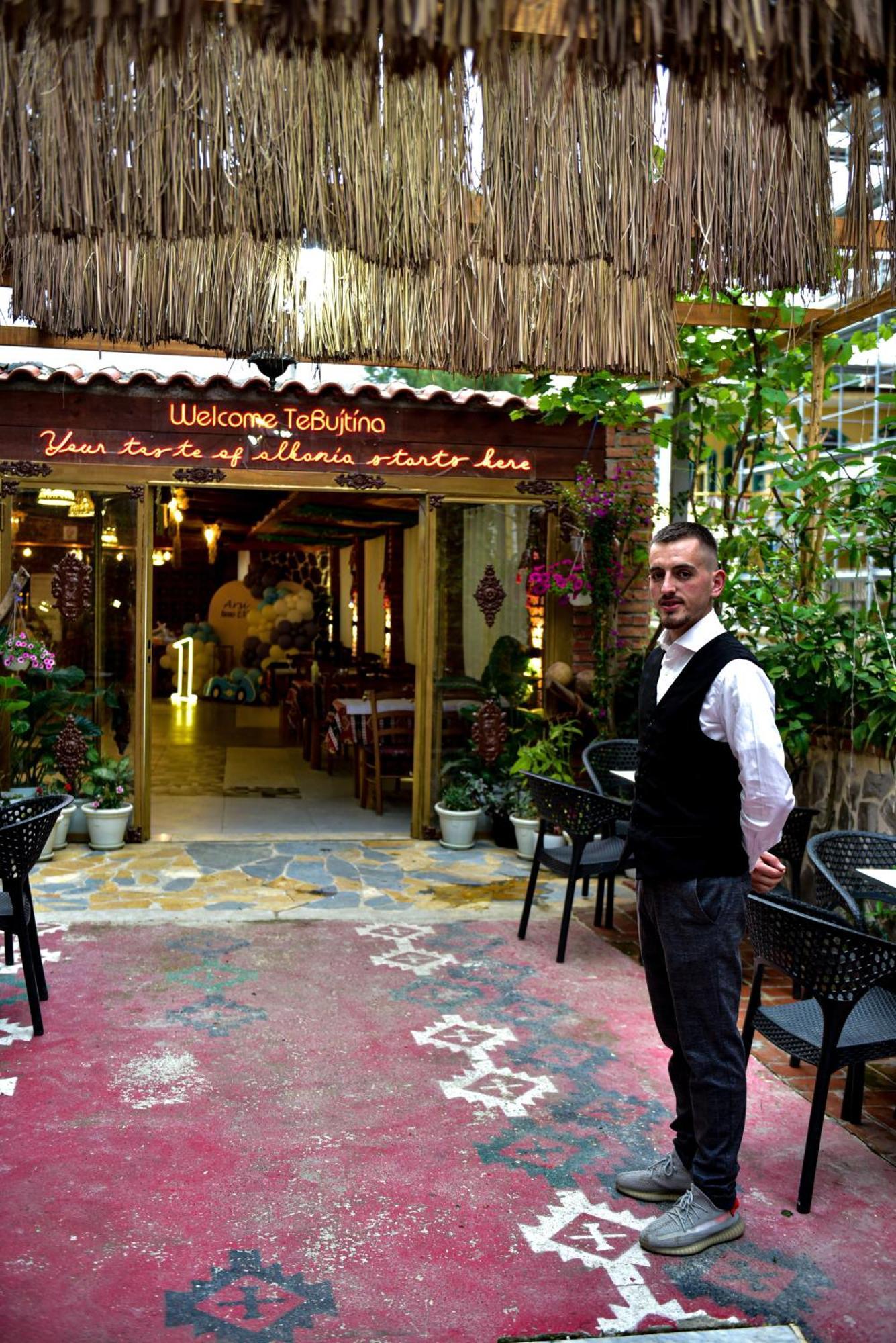Te Bujtina Hotel- Cozy Stay With Traditional Breakfast Near Beach Golem  Eksteriør bilde