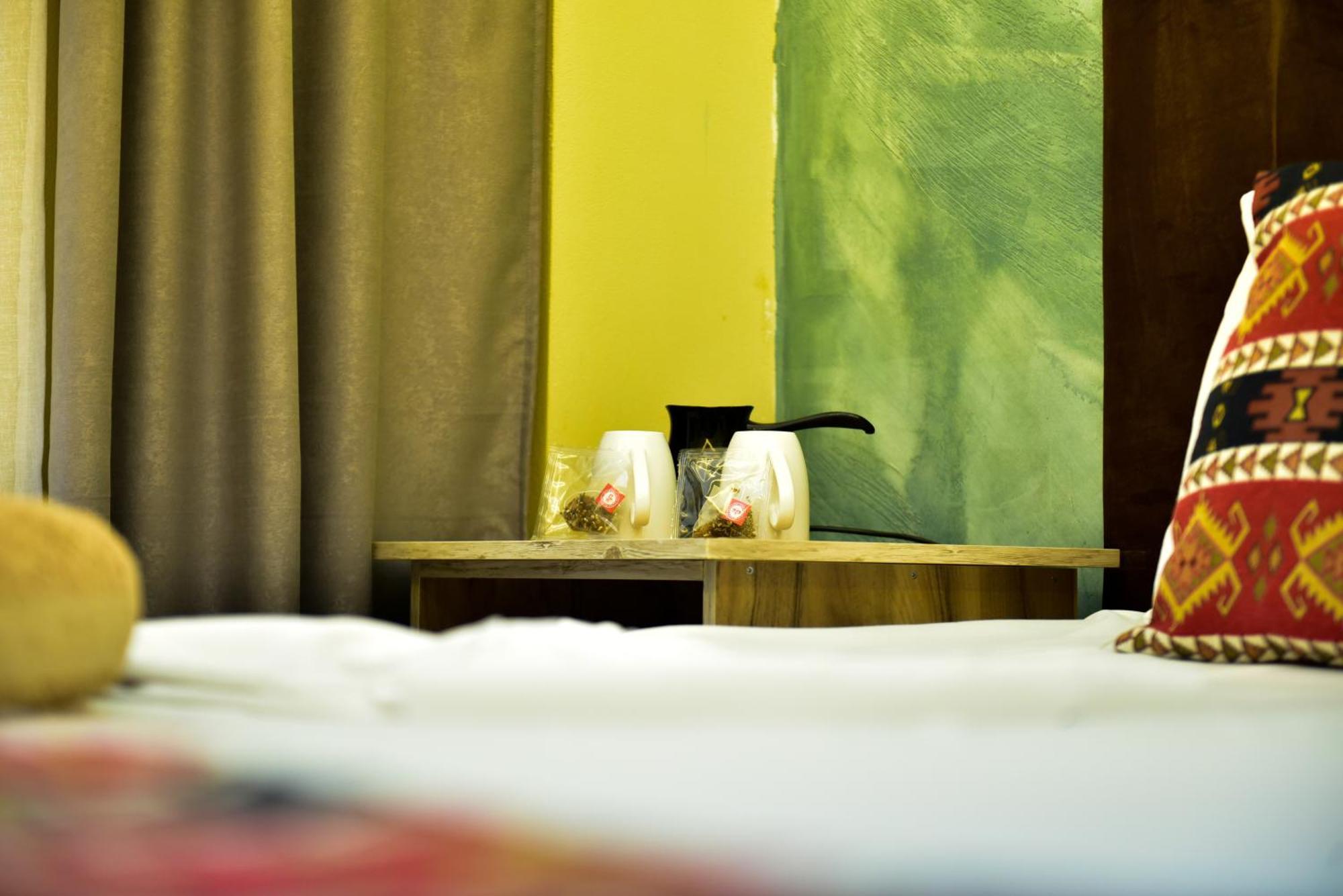 Te Bujtina Hotel- Cozy Stay With Traditional Breakfast Near Beach Golem  Eksteriør bilde