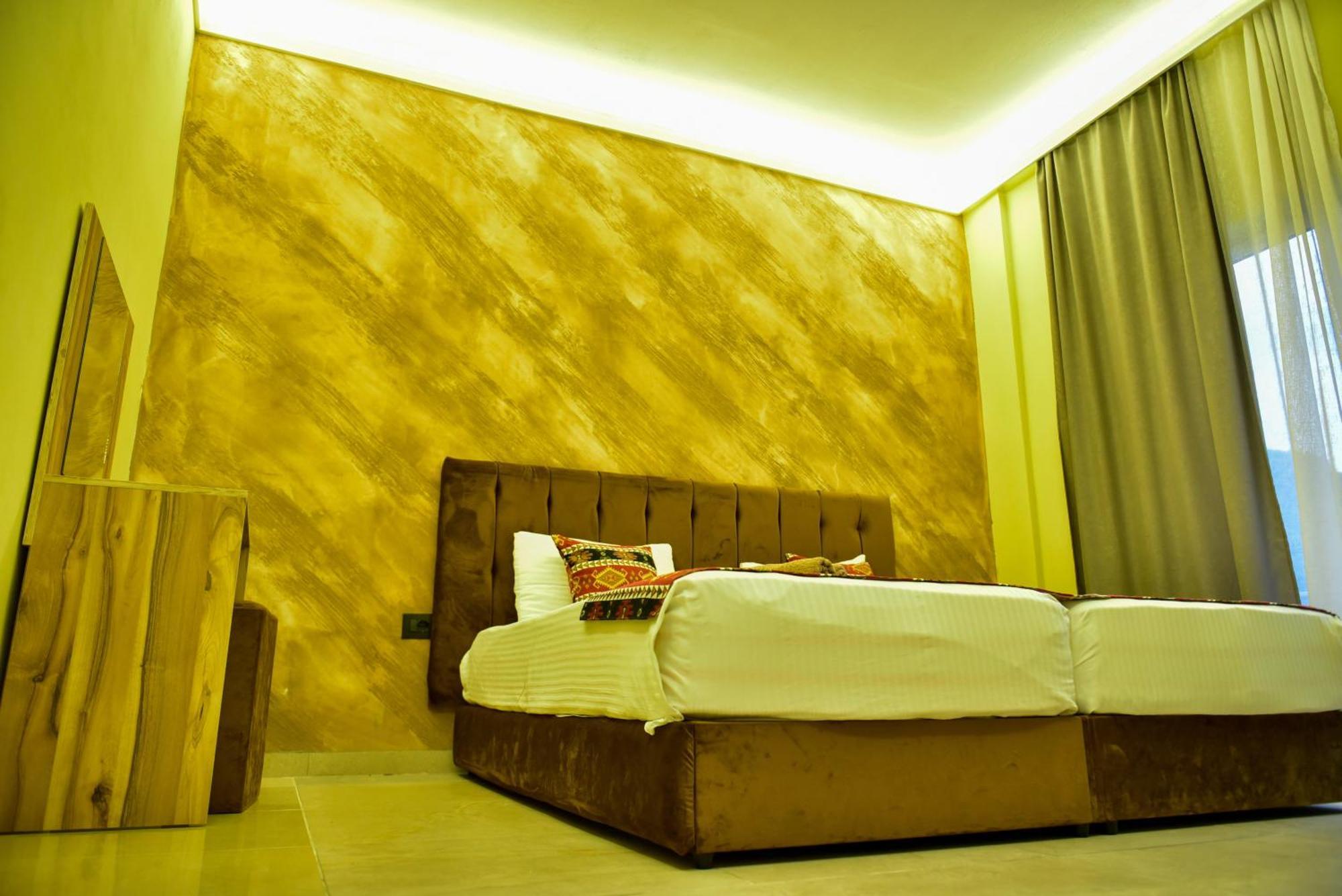 Te Bujtina Hotel- Cozy Stay With Traditional Breakfast Near Beach Golem  Eksteriør bilde